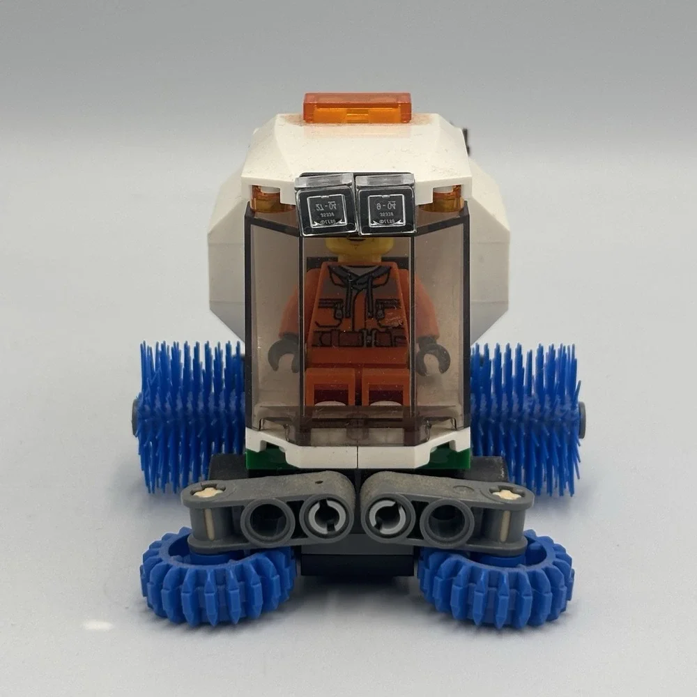 LEGO CITY Lot Street Sweeper Minifigure 60249